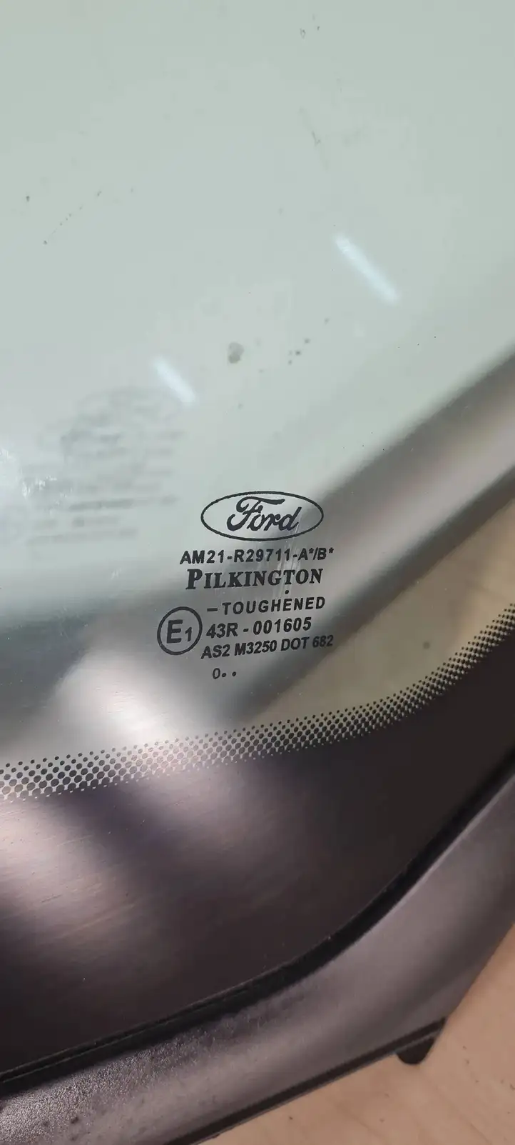 Ford S-MAX (2010 - 2015) Треугольное стекло кузова — фото 4