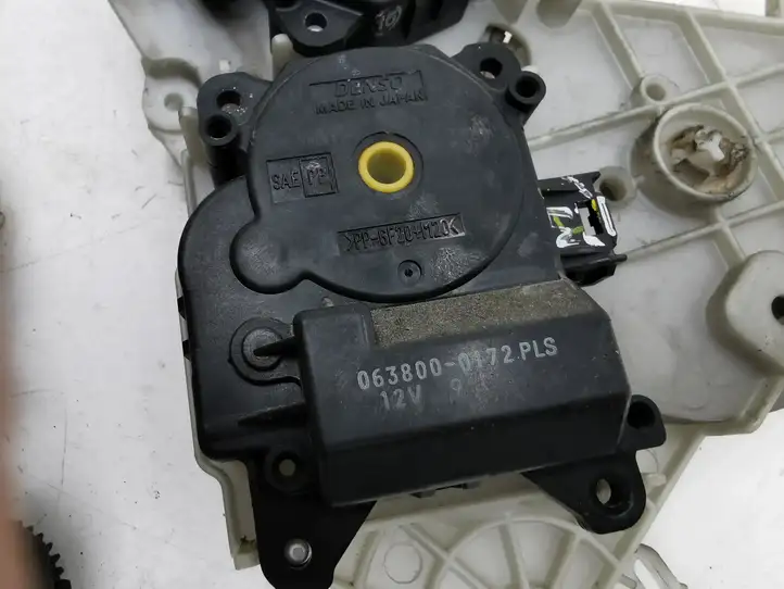 Lexus IS 220D-250-350 (2005 - 2010) 0638000172 Двигатель задвижки потока воздуха — фото 4