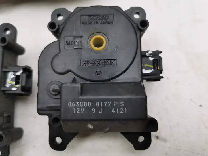 Lexus IS 220D-250-350 (2005 - 2010) 0638000172 Двигатель задвижки потока воздуха — фото 11