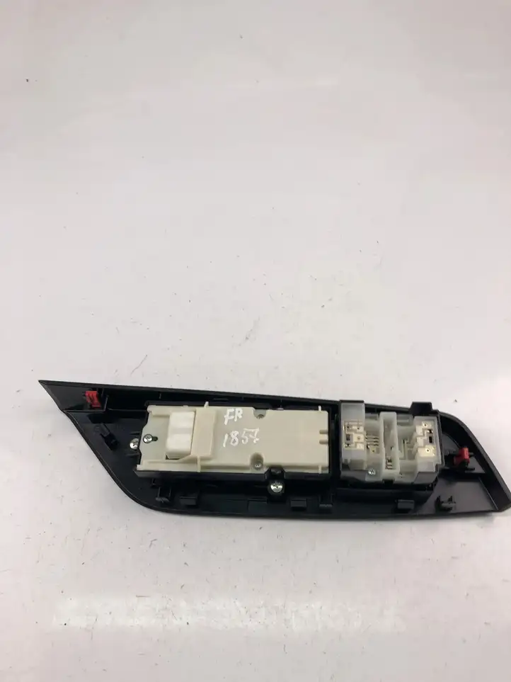 Lexus ES 300h (2012 - 2018) 8404033250 Кнопка стеклоподъемников — фото 3
