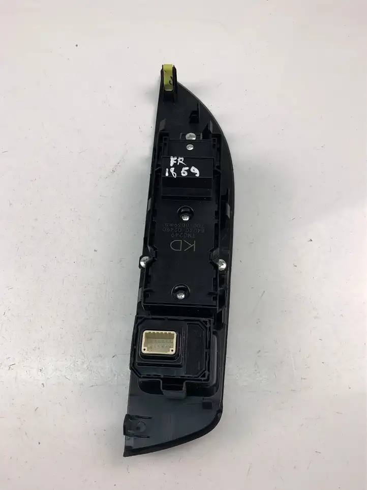 Toyota Corolla E210 E21 (2018 - ) 8404002490 Кнопка стеклоподъемников — фото 3