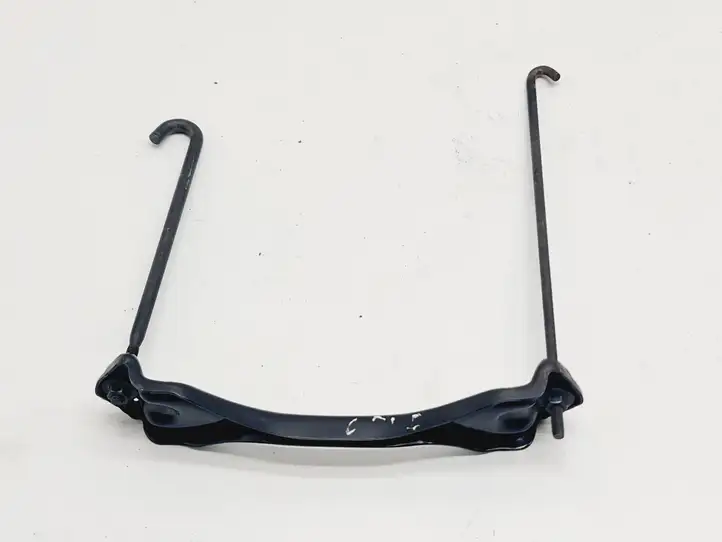 Toyota Land Cruiser (J150) (2009 - ) 7448126020 Держатель аккумулятора — фото 1