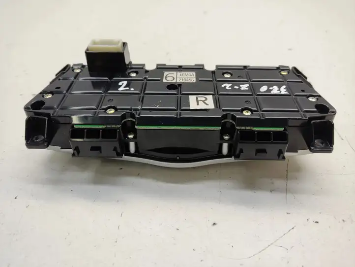 Nissan 370Z (2008 - 2014) 1EM0A210456 Включатель регулировки звука — фото 6