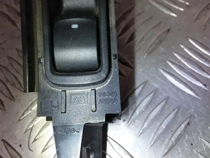 Subaru Legacy (2003 - 2009) 94263AG050 Блок кнопок стеклоподъемников — фото 3