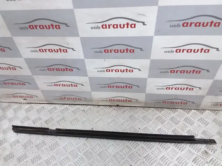 Opel Astra H (2004 - 2009) 024468035 Уплотнитель стекла задней двери — фото 2