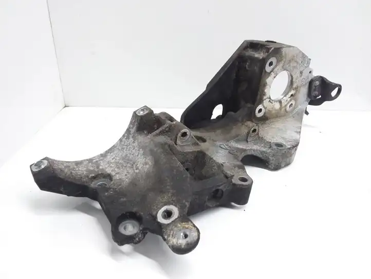 Volkswagen PASSAT B6 (2005 - 2010) 03L903143D Кронштейн генератора — фото 1