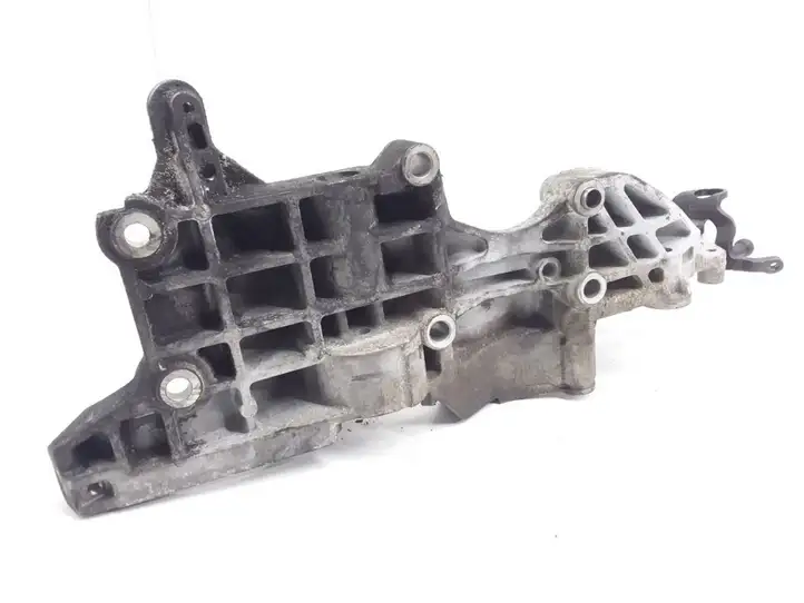 Volkswagen PASSAT B6 (2005 - 2010) 03L903143D Кронштейн генератора — фото 2