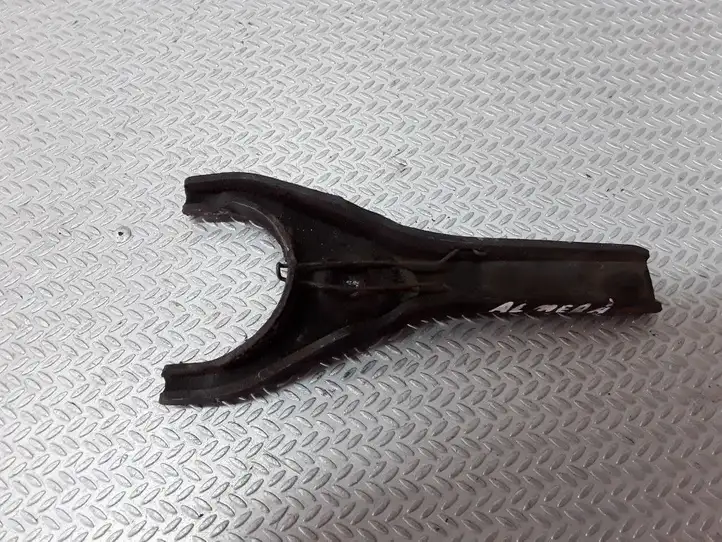 Nissan Вилка сцепления — фото 2