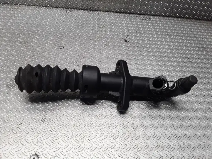 Peugeot 307 (2001 - 2005)   Рабочий цилиндр сцепления