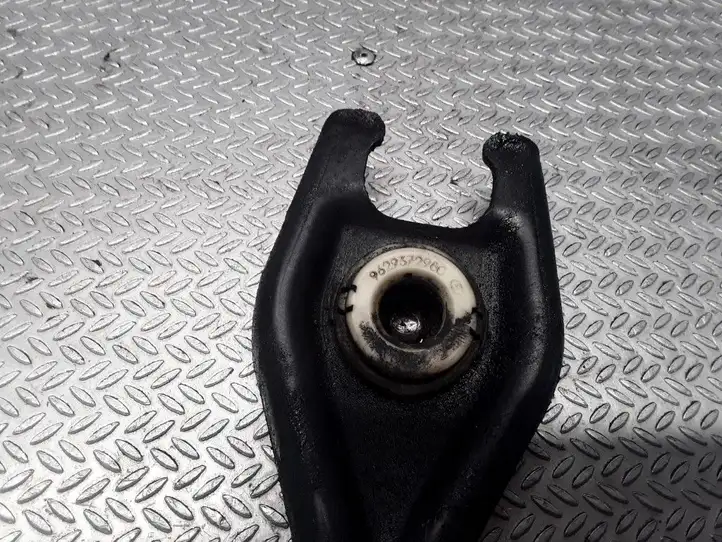 Peugeot 307 (2001 - 2005)  9629372980 Рычаг / вилка