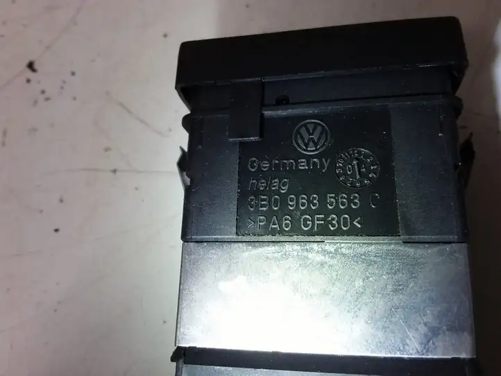Volkswagen PASSAT B5.5 (2001 - 2005) 3B0963563C Включатель обогрева — фото 3