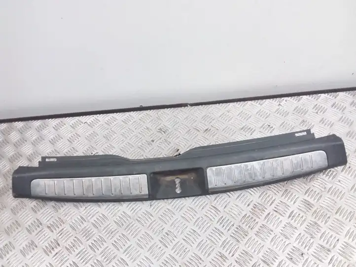 Toyota Avensis T250 (2003 - 2006) 5838705090 Отделка порога багажника — фото 1