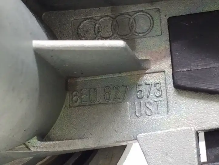 Audi A4 S4 B6 8E 8H (2000 - 2006) 8E0827573 Замок крышки багажника — фото 3