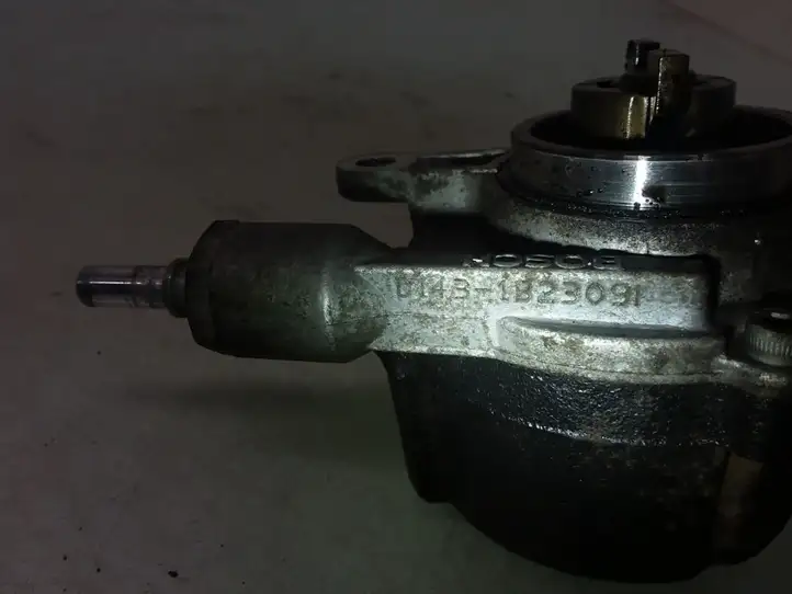 Citroen Xsara Picasso (1999 - 2012) D1431B23091 Вакуумный насос — фото 2