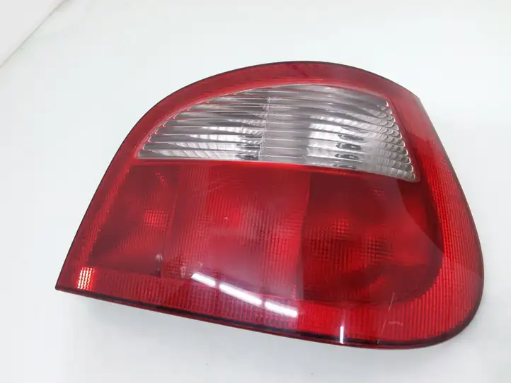 Renault Megane I (1995 - 2002) 7700428321 Задний фонарь в кузове — фото 1