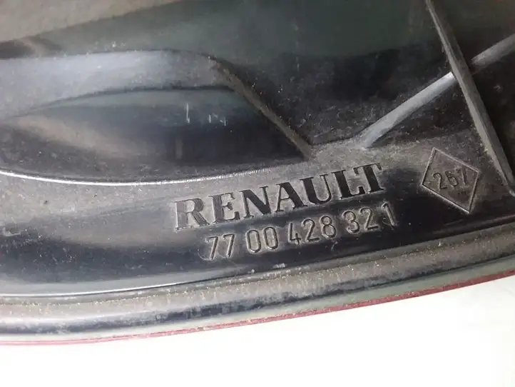 Renault Megane I (1995 - 2002) 7700428321 Задний фонарь в кузове — фото 3