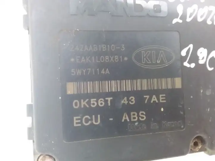 Kia Carnival (2002 - 2006) 0K56T437AE ABS блок — фото 4