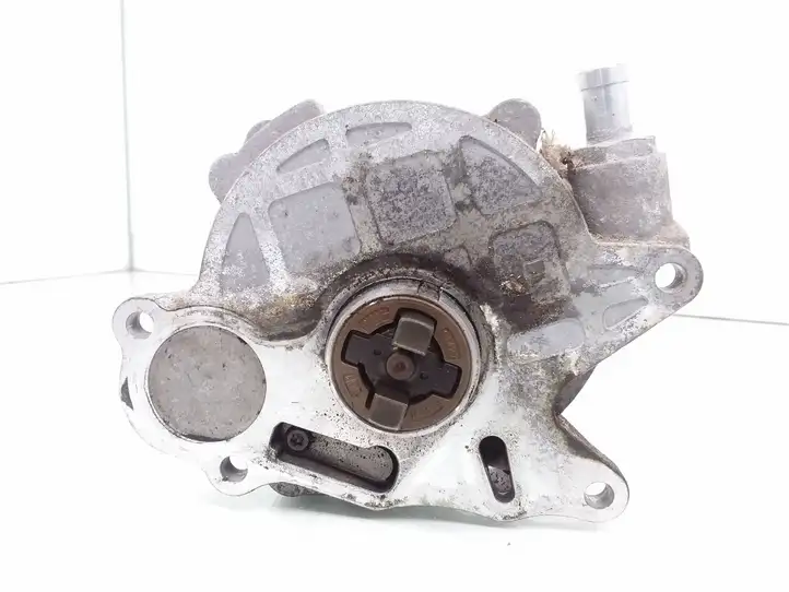Volkswagen PASSAT B7 (2011 - 2014) 03L145100F Вакуумный насос — фото 2