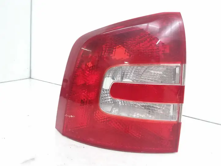 Skoda Octavia Mk2 (1Z) (2004 - 2013) Задний фонарь в кузове — фото 1