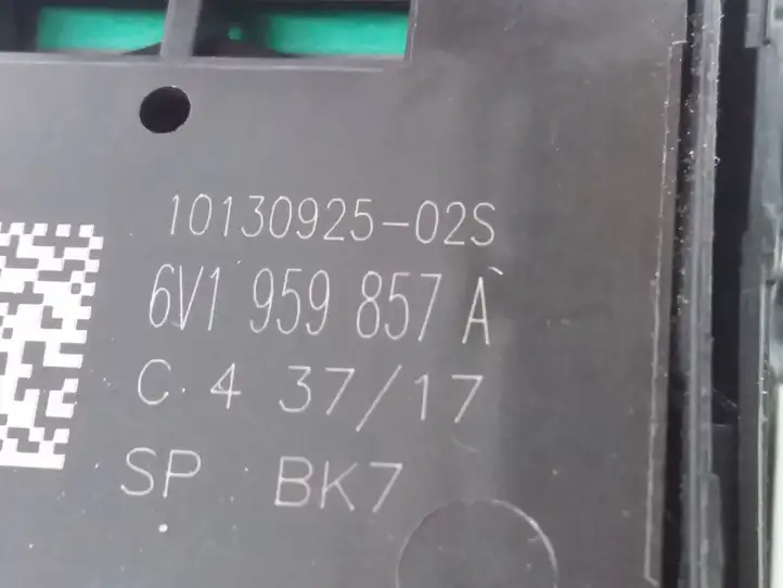 Skoda Fabia Mk3 (NJ) (2015 - 2021) 6V1959857A Блок кнопок стеклоподъемников — фото 4