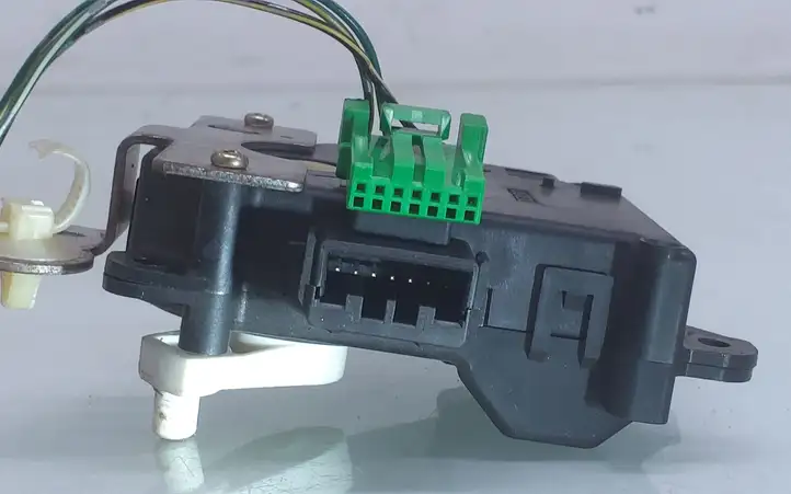 Honda Civic (2001 - 2005) 0637008750 Двигатель задвижки потока воздуха — фото 4
