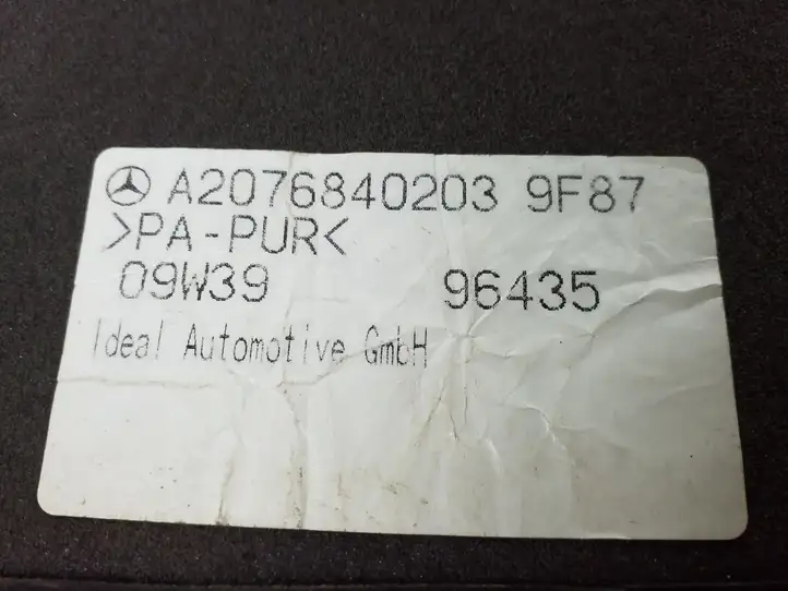 Mercedes-Benz E A207 (2010 - 2017) A2076840203 Задний коврик салона — фото 3