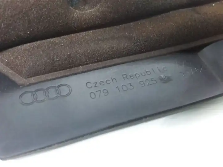 Audi A8 S8 D4 4H (2010 - 2014) 079103925P Крышка двигателя декоративная — фото 3