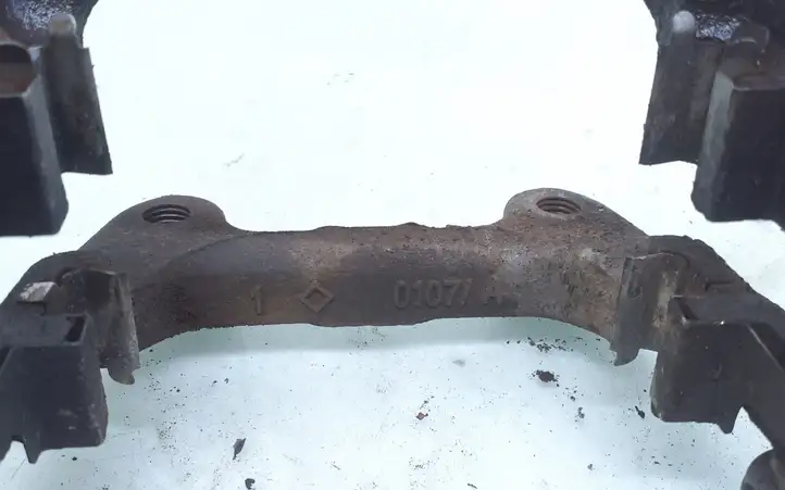Seat Alhambra (Mk2) (2010 - 2017) Скоба заднего тормозного суппорта — фото 5