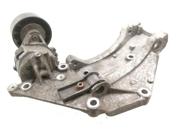 Volvo C30 (2007 - 2010) 9682367380 Кронштейн генератора — фото 2