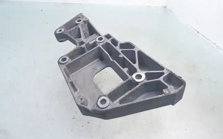 Audi A3/S3 8P (2004 - 2008) 06F903143F Кронштейн генератора — фото 2