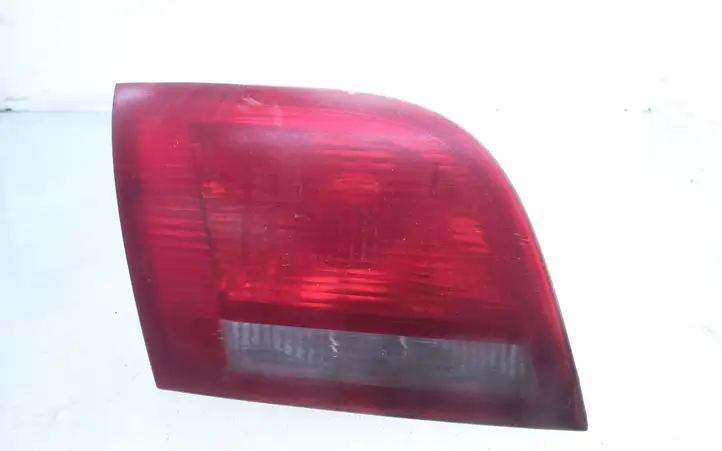 Audi A3/S3 8P (2004 - 2008) 8P4945093B Задний фонарь в крышке багажника — фото 1