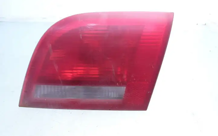 Audi A3/S3 8P (2004 - 2008) 8P4945094B Задний фонарь в крышке багажника — фото 1