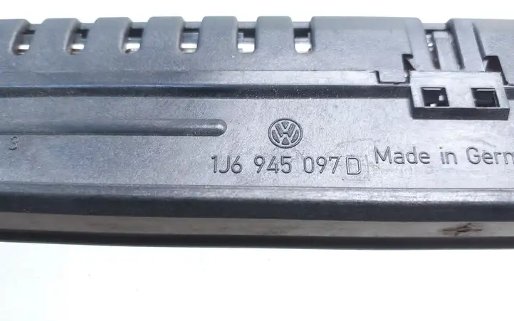 Volkswagen PASSAT B5.5 (2001 - 2005) 1J6945097D Дополнительный стоп фонарь — фото 3
