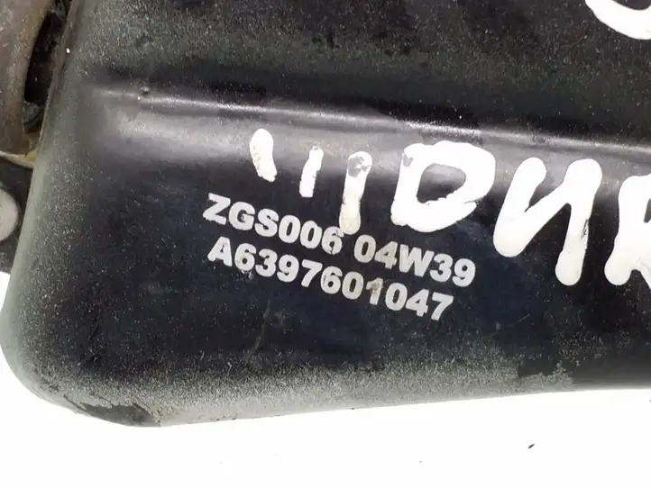 Mercedes-Benz Vito Viano W639 (2003 - 2010) A6397601047 Средняя направляющая ролика раздвижной двери — фото 5