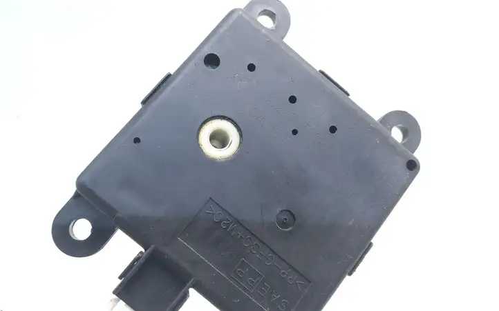 Nissan Primera (2001 - 2008) 3027030840 Двигатель задвижки потока воздуха — фото 2