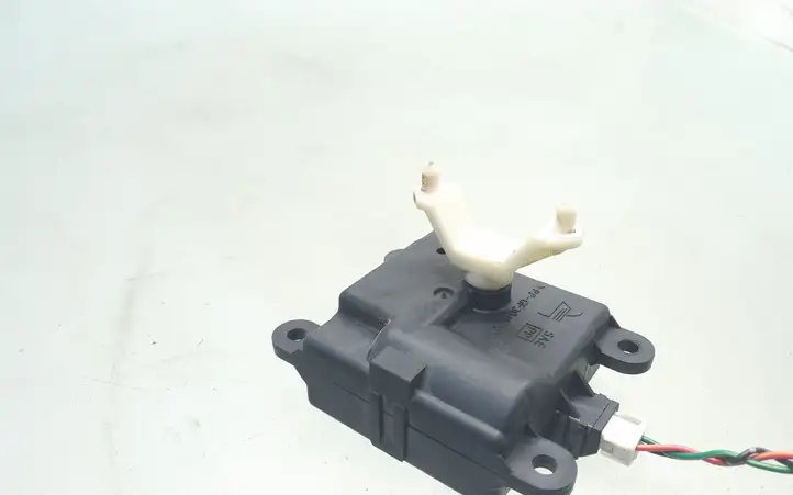 Nissan Primera (2001 - 2008) 3027030840 Двигатель задвижки потока воздуха — фото 3