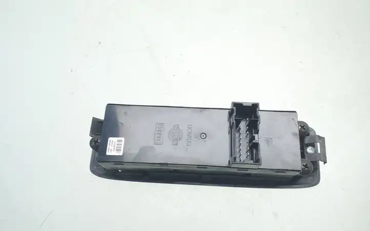 Nissan Primera (2001 - 2008) 25401AV640 Блок кнопок стеклоподъемников — фото 2
