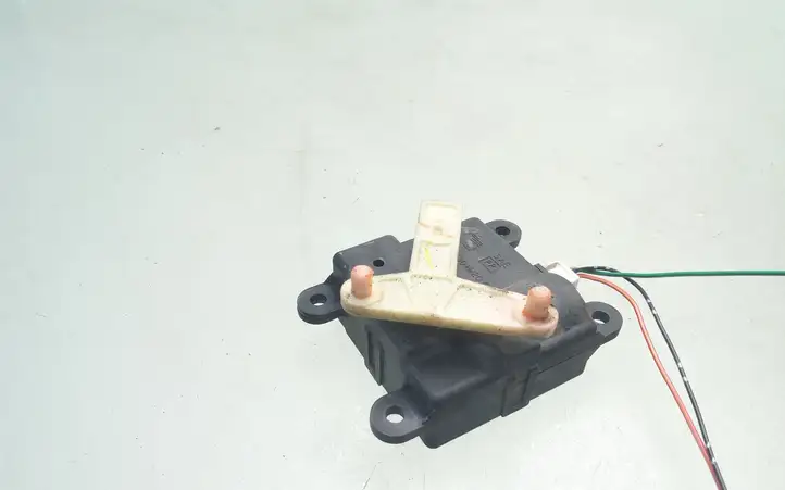 Nissan Primera (2001 - 2008) 3T05030820 Двигатель задвижки потока воздуха — фото 3