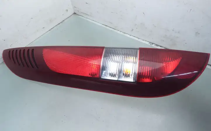 Mercedes-Benz Vaneo W414 (2001 - 2005) A4148200077 Задний фонарь в кузове — фото 1