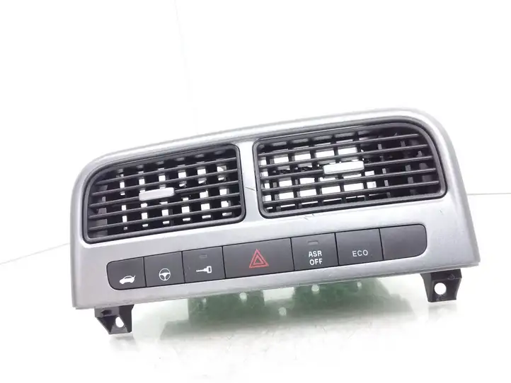 Fiat Punto (188) (1999 - 2010) 735386328 Центральный воздушный дефлектор — фото 1