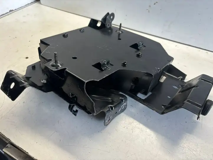 Renault Trafic II (X83) (2002 - 2014) 8200413340 Кронштейн ЭБУ двигателя — фото 1
