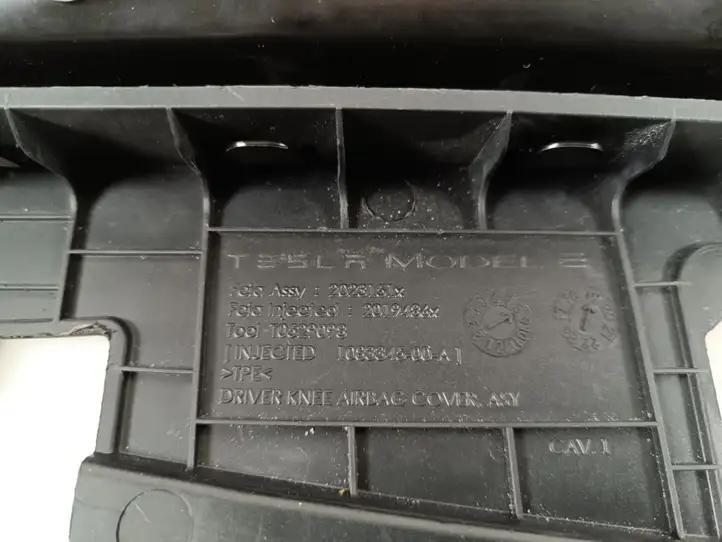 Tesla Model 3 (2017 - 2023) 107782500D Коленная подушка безопасности — фото 2