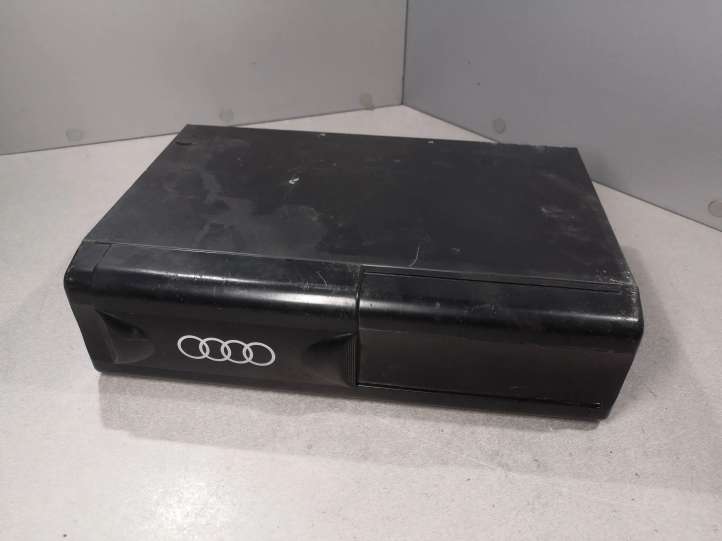 4D0035111 Audi A6 S6 C5 4B CD/DVD keitiklis