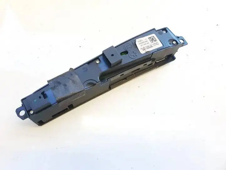 BMW X1 E84 (2009 - 2015) 6131920295103 Кнопка парктроника — фото 3