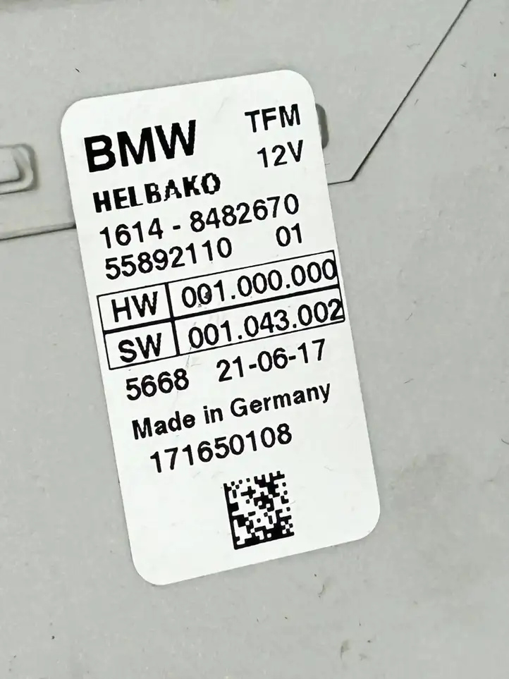 BMW 5 G30 G31 (2016 - ) 8482670 Реле насоса горючего — фото 2