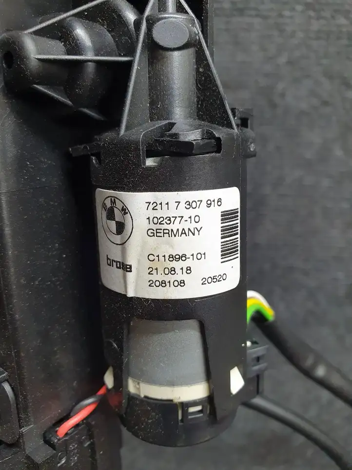 BMW 4 F32 F33 (2013 - 2017) 983397 Электродвигатель регулировки ремня безопасности — фото 4