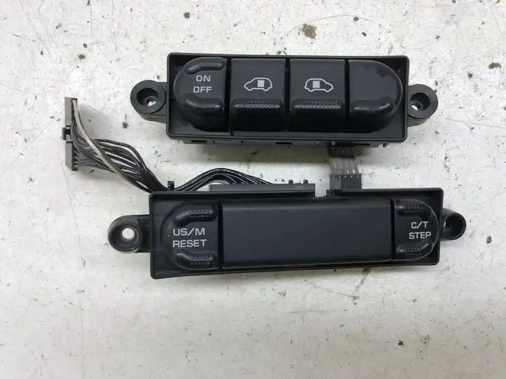 Chrysler Voyager (2004 - 2007) VF8273 Кнопка открытия боковых дверей — фото 1