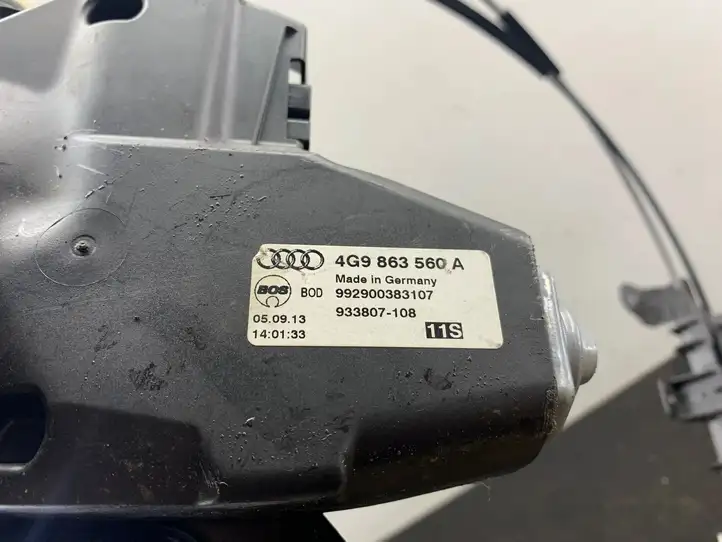 Audi A6 Allroad C7 (2012 - 2014) 4G9863560A Механизм шторки багажника — фото 4