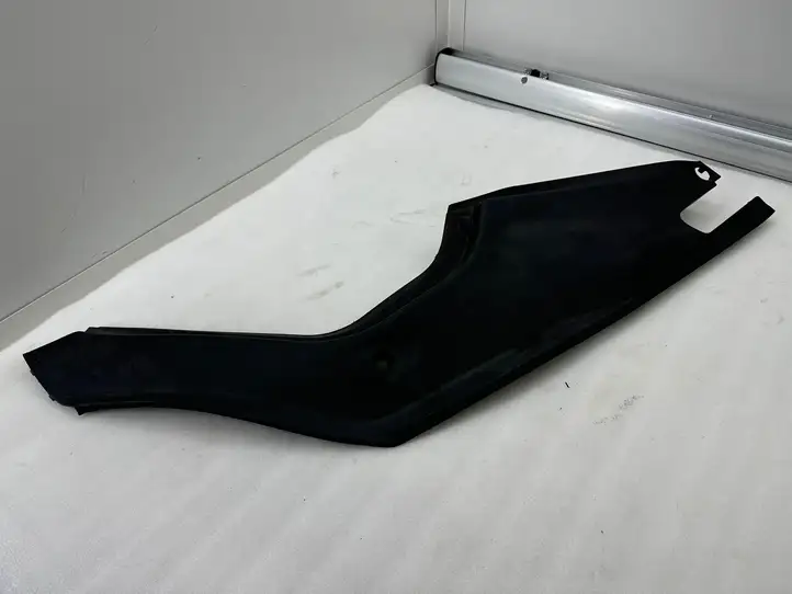 Tesla Model S (2016 - 2021) 100632700F Обшивка бардачка — фото 2