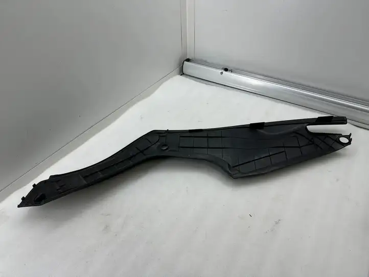 Tesla Model S (2016 - 2021) 100632700F Обшивка бардачка — фото 4
